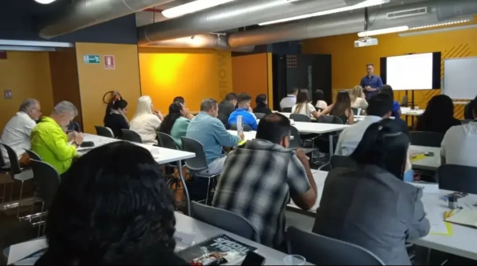 Encuentro de formación empresarial publicado por HCA